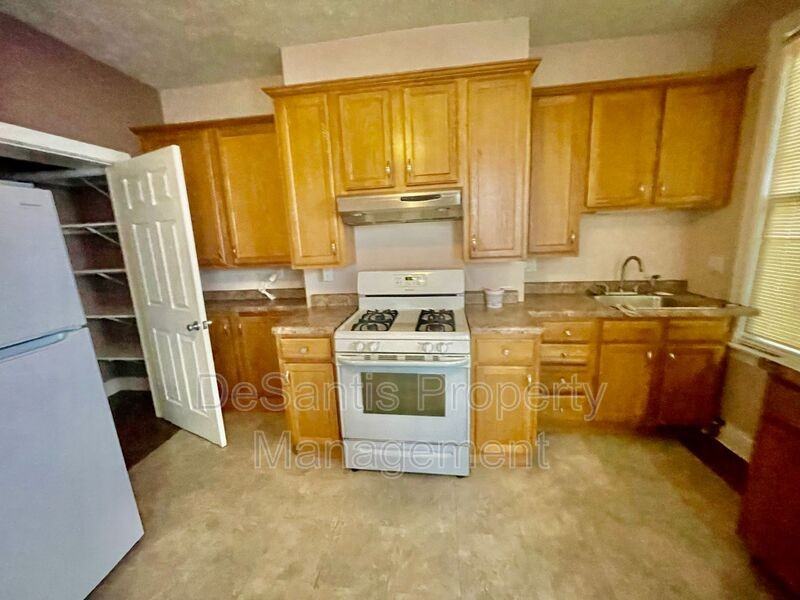 2302 Baltic Way - Photo 6 of 22