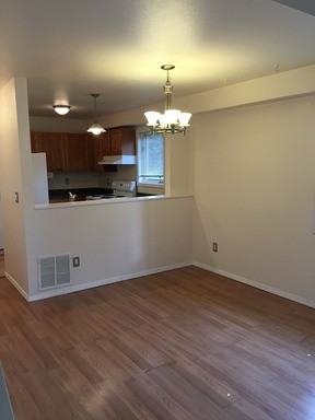 10206 Jamestown Dr - Photo 2 of 9