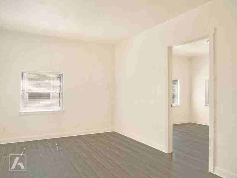 1423 Miller Ave #2 - Photo 3 of 11