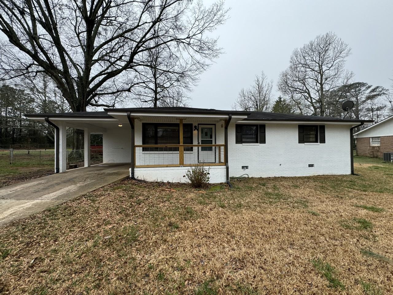 304 Elizabeth Ln - Photo 2 of 24