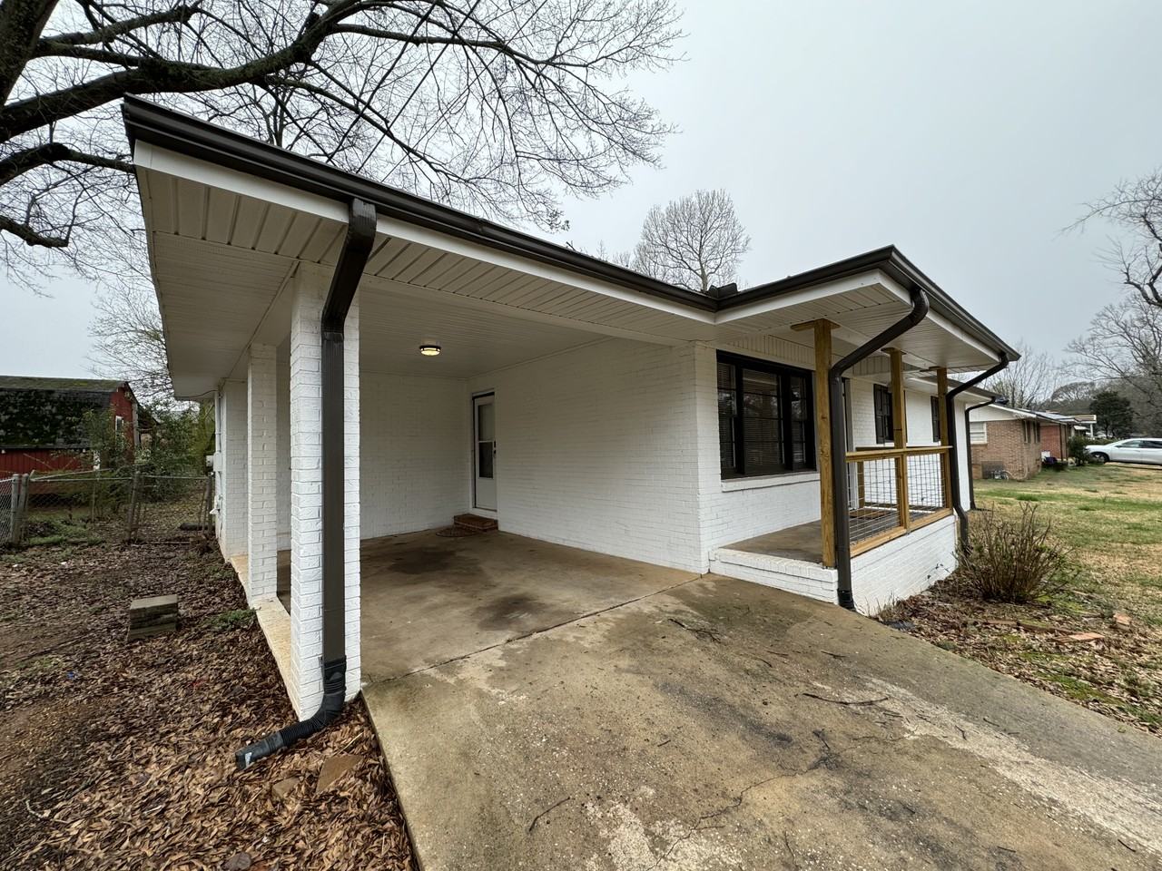 304 Elizabeth Ln - Photo 3 of 24