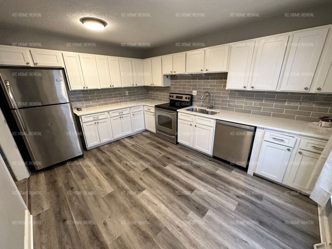 708 Nw Mock Ave - Photo 3 of 31