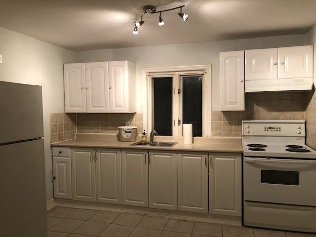 237 Lambton Avenue - Photo 3 of 9