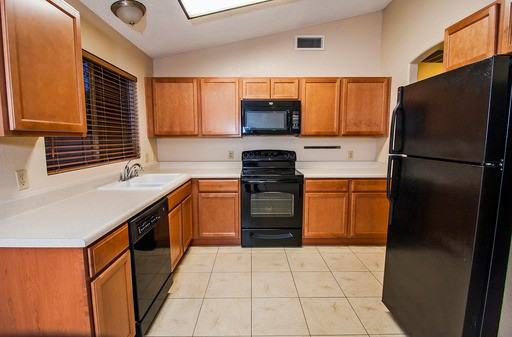 8528 W Pershing Ave - Photo 2 of 22