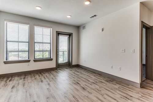 4320 S Congress Ave - Photo 4 of 17