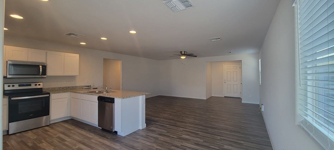 2042 E Julian Dr - Photo 4 of 16
