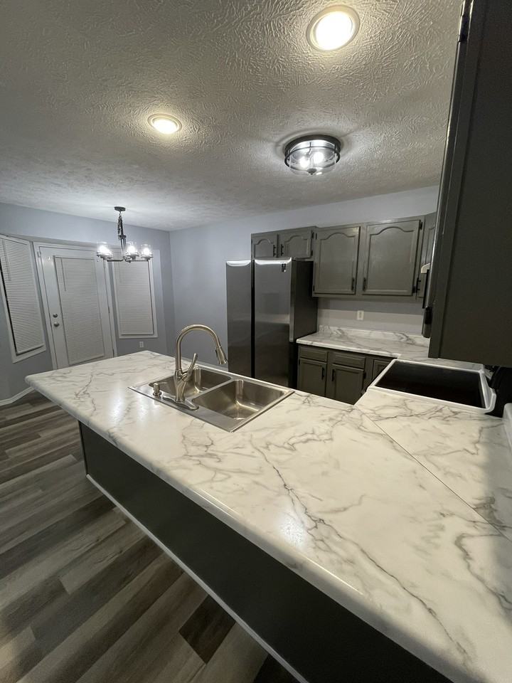 1100 Henry St #A - Photo 7 of 34