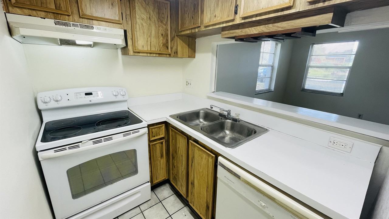 7120 Waterside Dr #106 - Photo 4 of 17