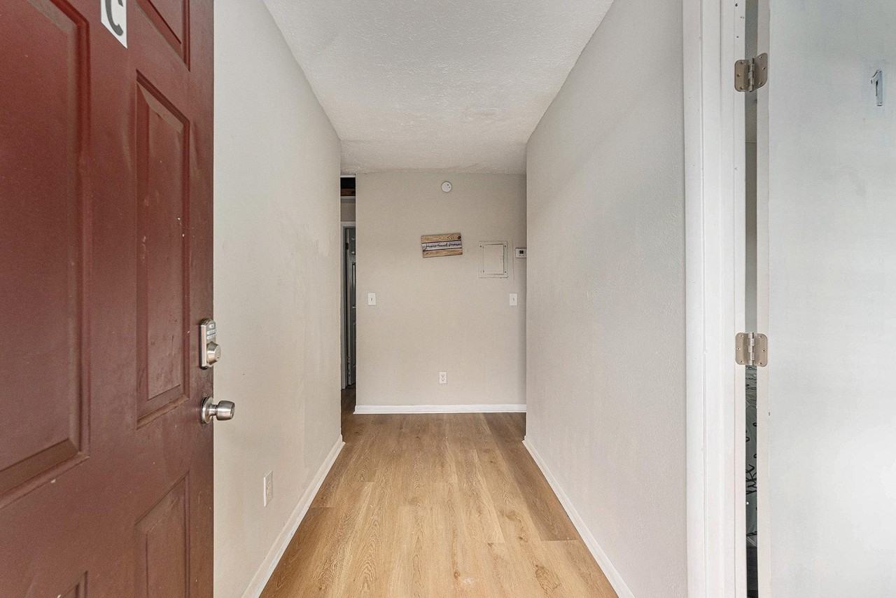 N Annette Ave - Photo 2 of 6