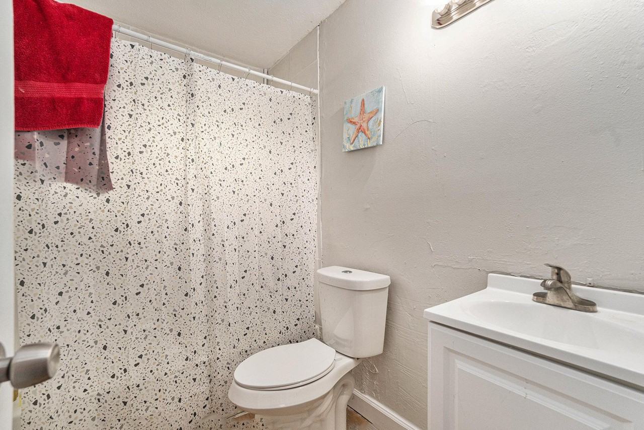 N Annette Ave - Photo 4 of 6