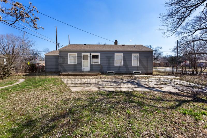 1027 S Pine St - Photo 2 of 25