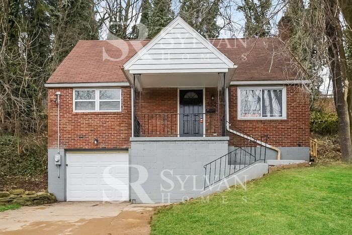 152 Robin St - Photo 2 of 16