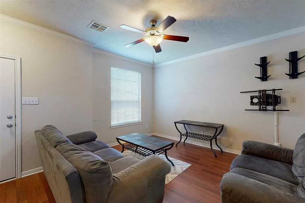 908 Eagle Ave #NA - Photo 4 of 20