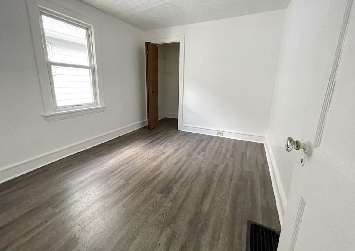 989 Big Falls Ave #NA - Photo 3 of 14