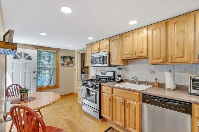 139 Endicott Ave #2 - Photo 3 of 13
