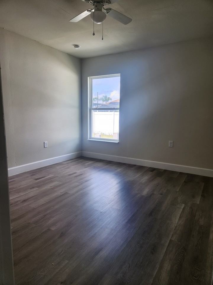 406 Cocoa Ct #B - Photo 3 of 14