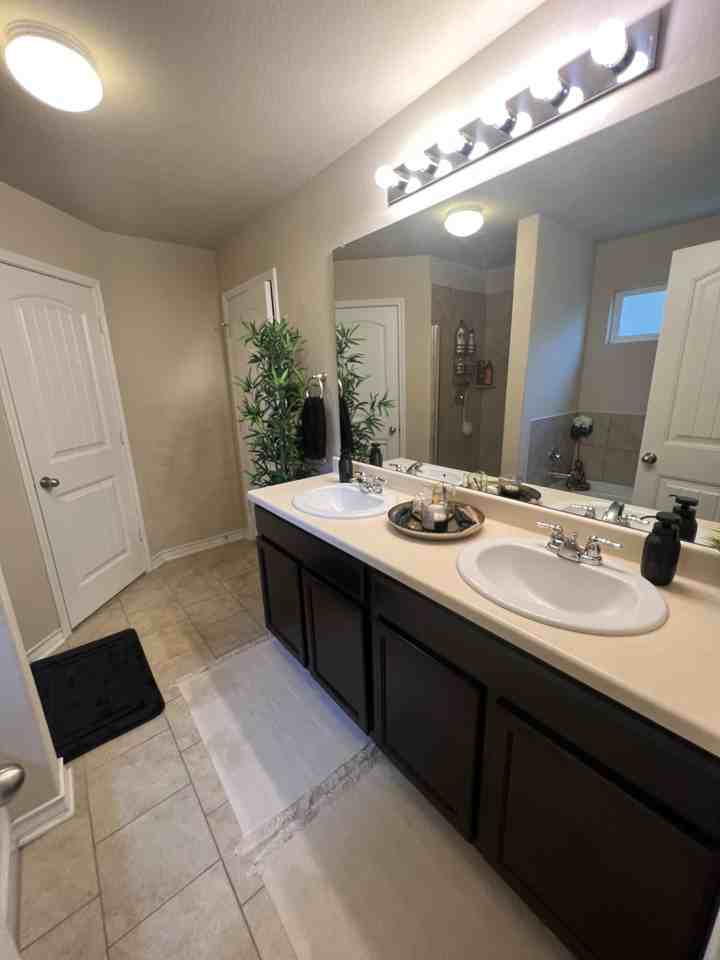 Dove Cyn #NA - Photo 6 of 31