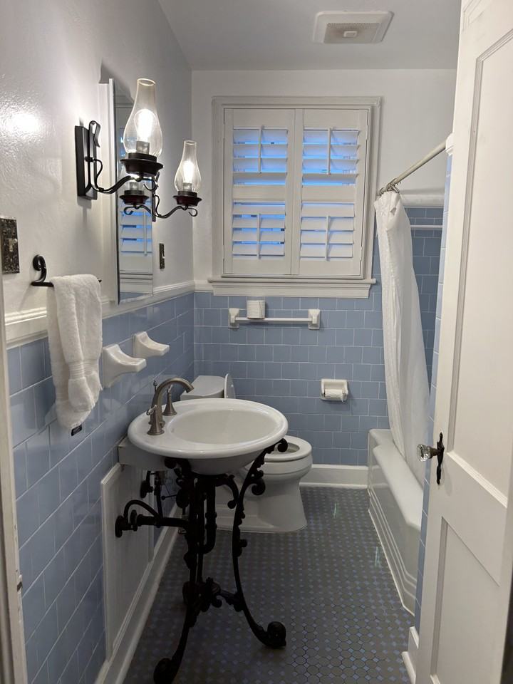 711 E Park Ave #NA - Photo 2 of 9