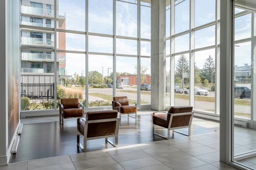 15 Avenue Gendron #204 - Photo 3 of 31