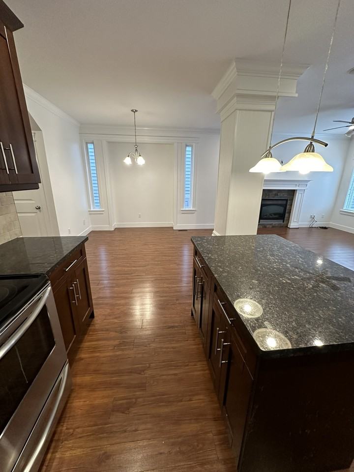 15078 60 Avenue - Photo 7 of 34