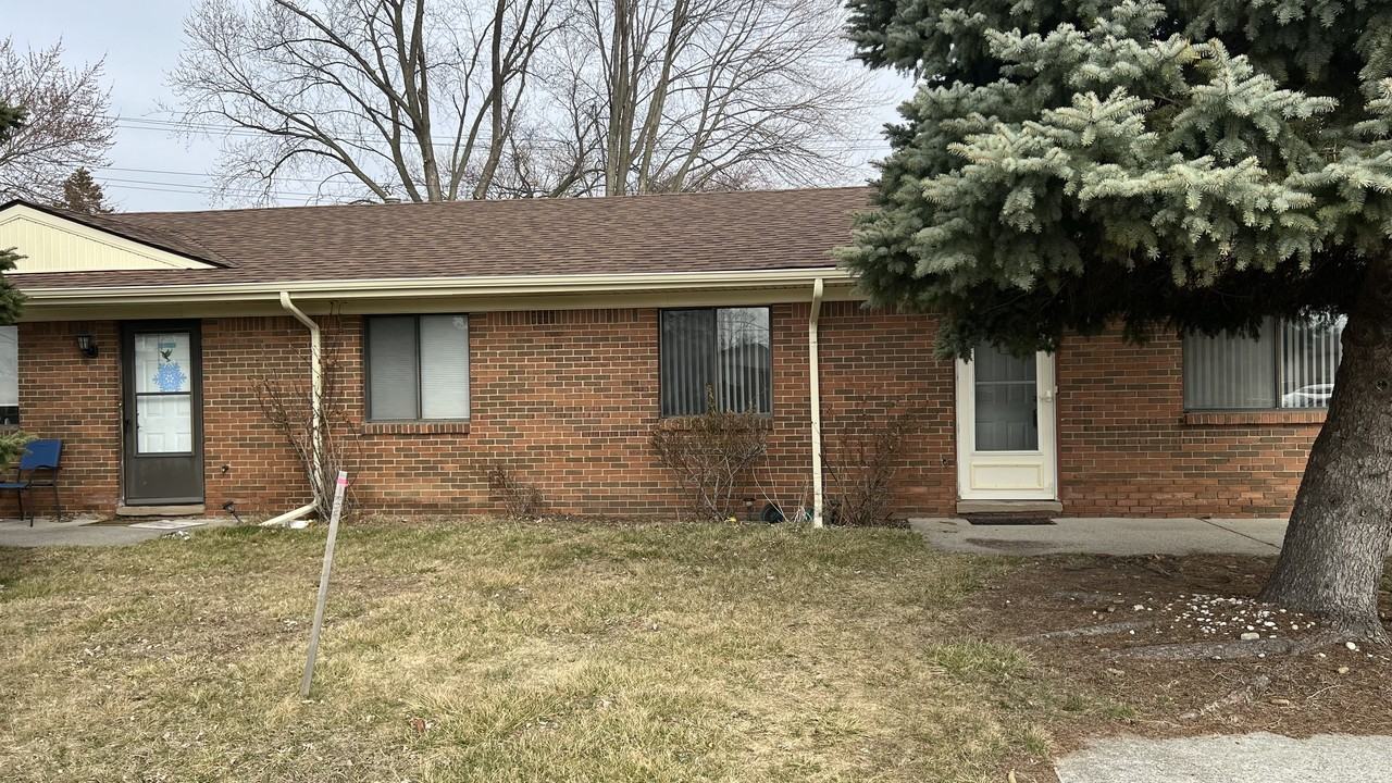 1200 UPDATED 2 BED DUPLEX CRNTRAL AIR Apartments 20191 East 14 Mile