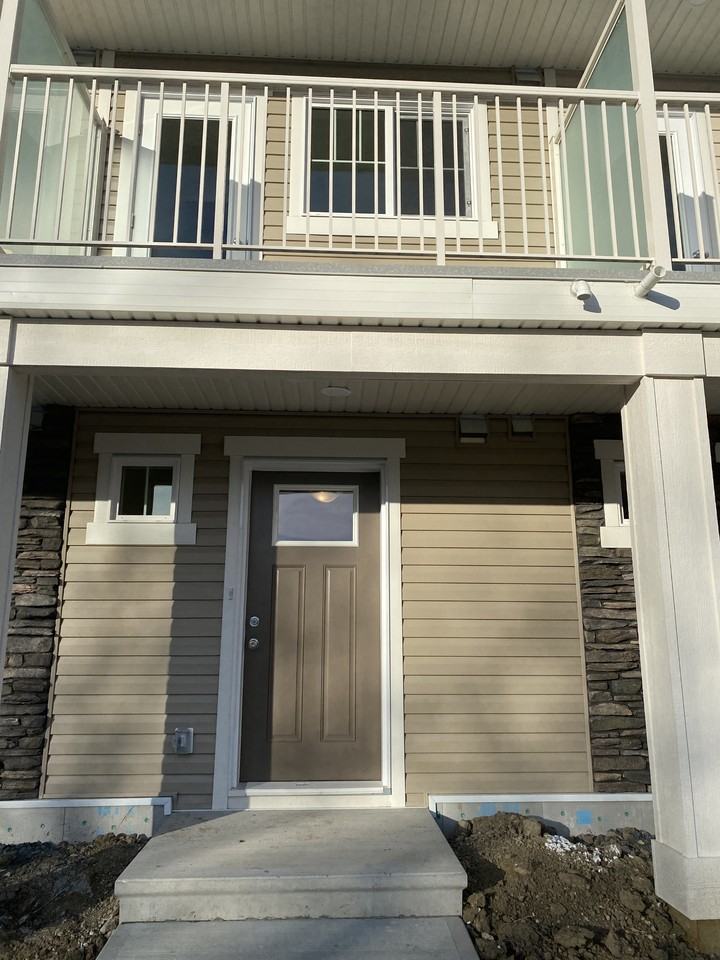 2 Bedroom 1.5 Bath Townhouse in Crystallina Nera - Photo 2 of 35