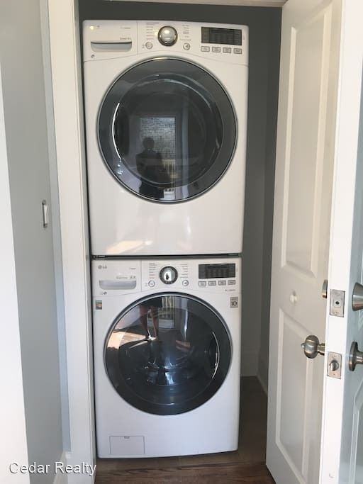 715 West - Photo 2 of 10