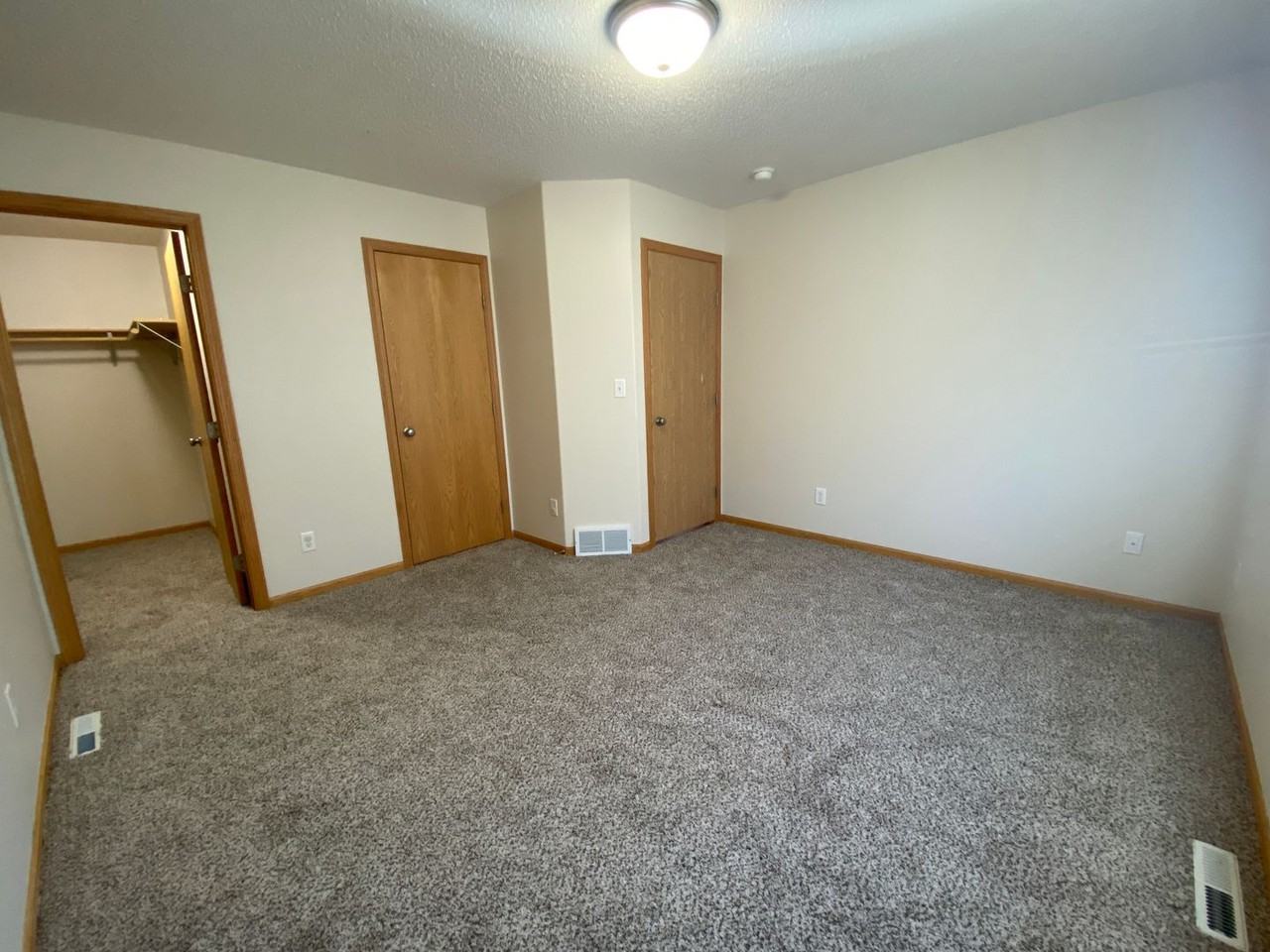 1119 39th Ave S - Photo 5 of 31