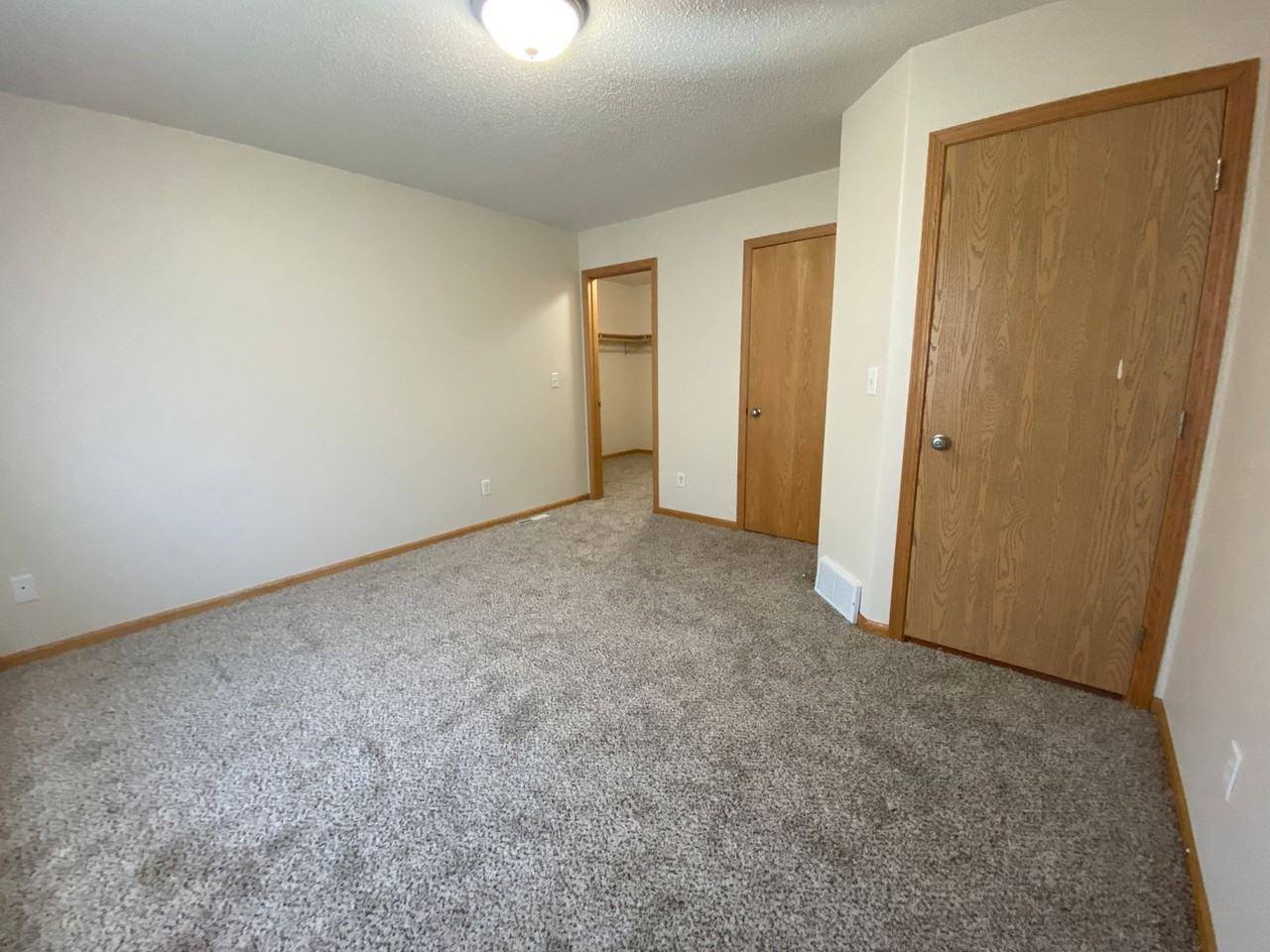1119 39th Ave S - Photo 6 of 31