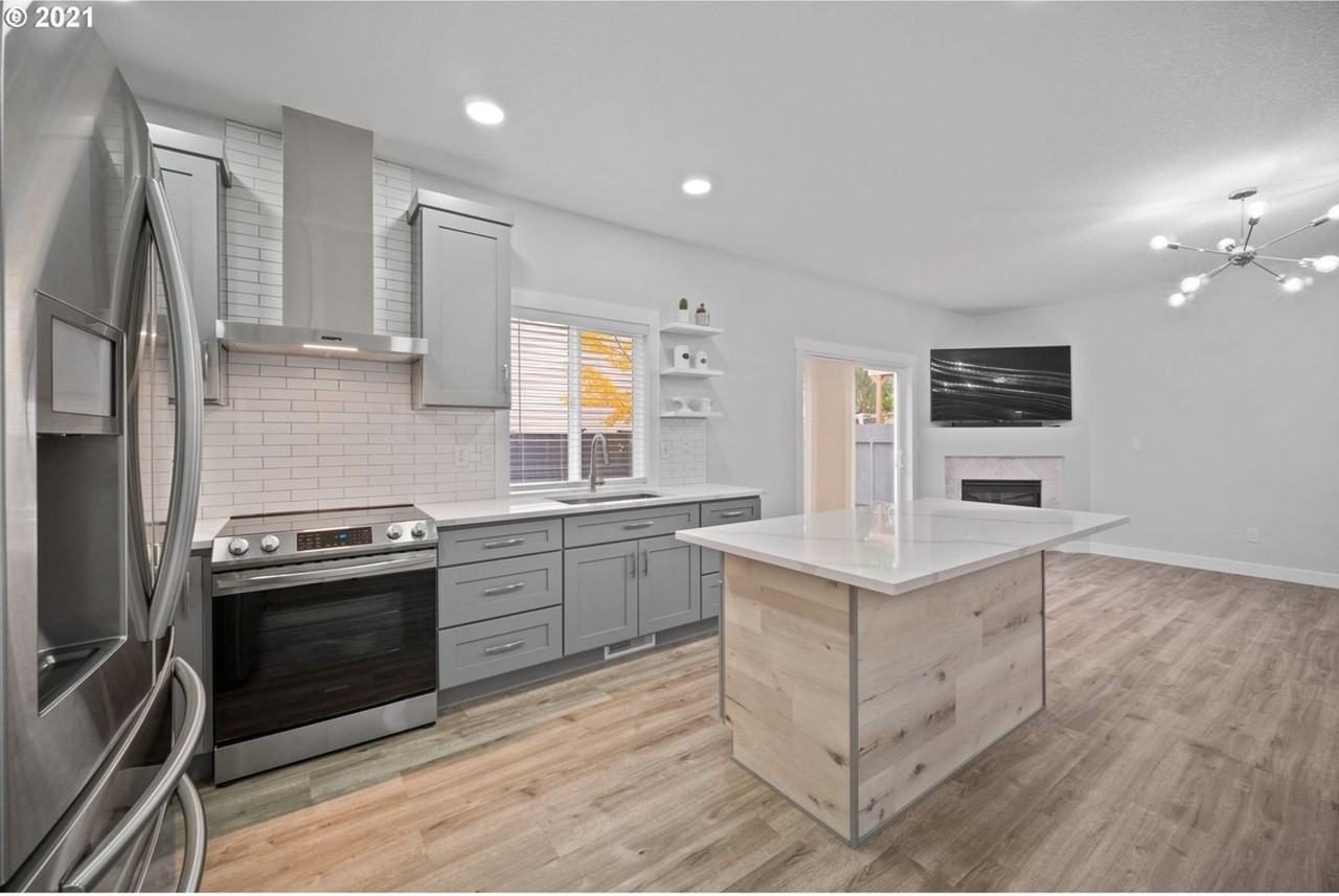 12810 Ne 49th Way - Photo 2 of 18