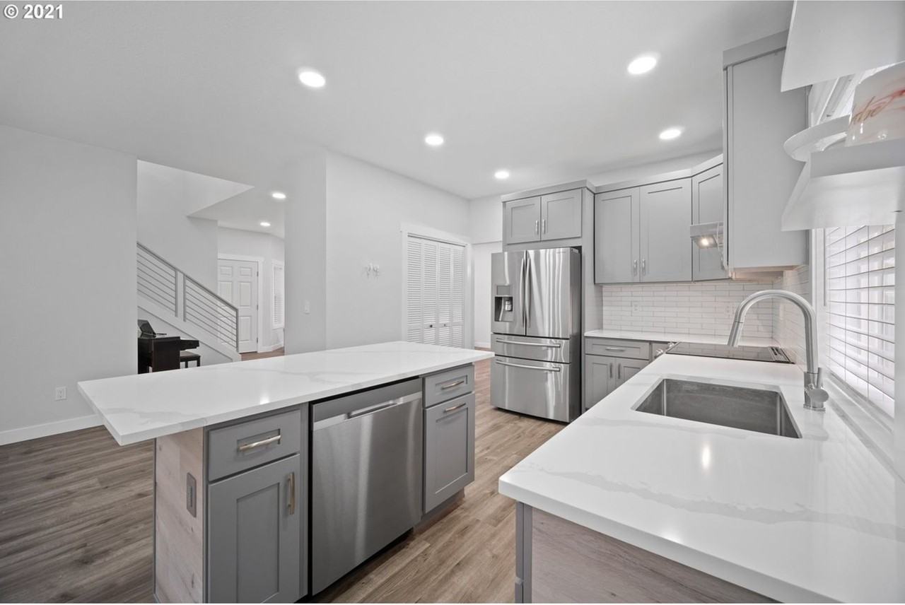 12810 Ne 49th Way - Photo 3 of 18