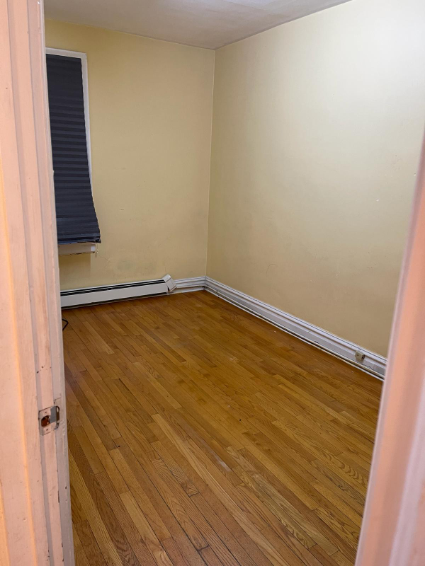 275 Manhattan Ave - Photo 3 of 6