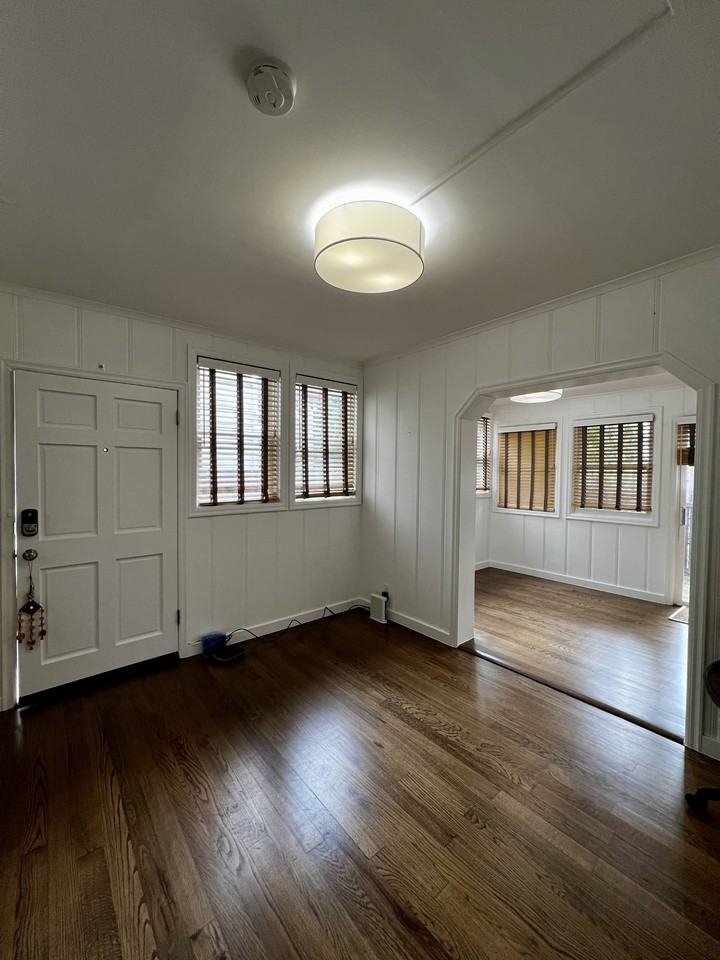 2147A Bay St #2147A - Photo 2 of 12