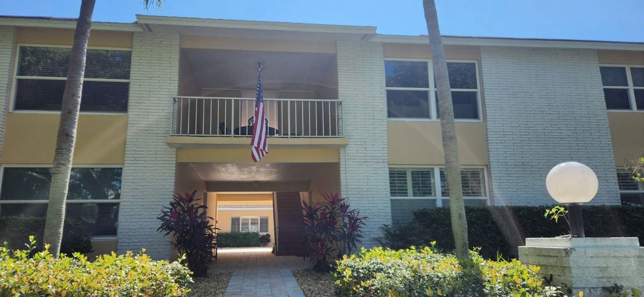 548 Broad Ave S #548 - Photo 2 of 31