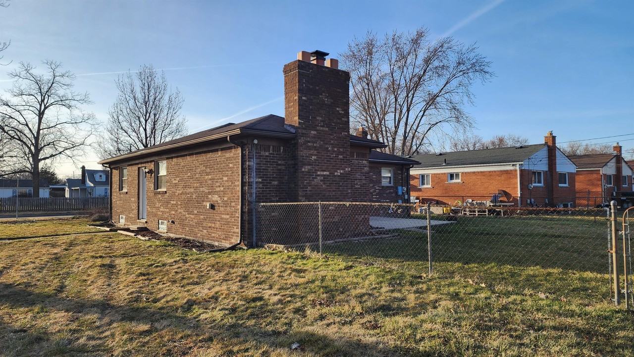 7510 Cardwell St #1 - Photo 5 of 28