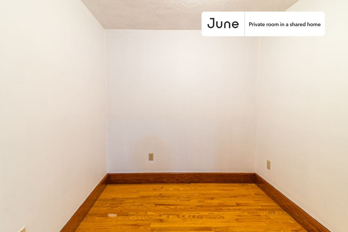 166 Auburn St #B - Photo 4 of 13