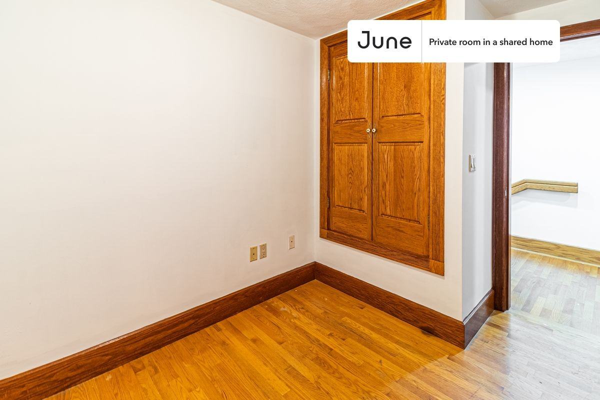 166 Auburn St #B - Photo 5 of 13
