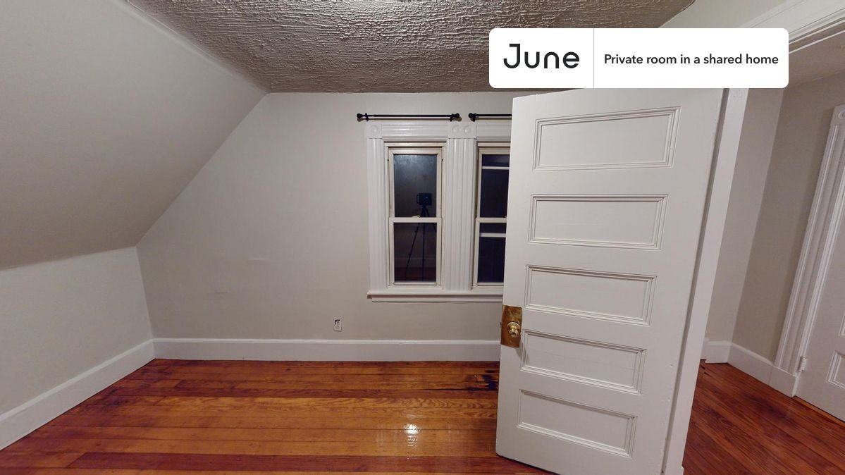 34 Coolidge Rd #D - Photo 4 of 13