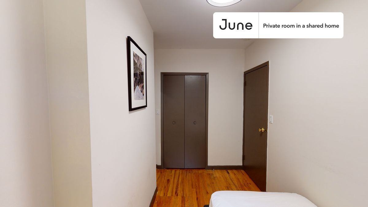 1521 York Ave #B - Photo 2 of 10