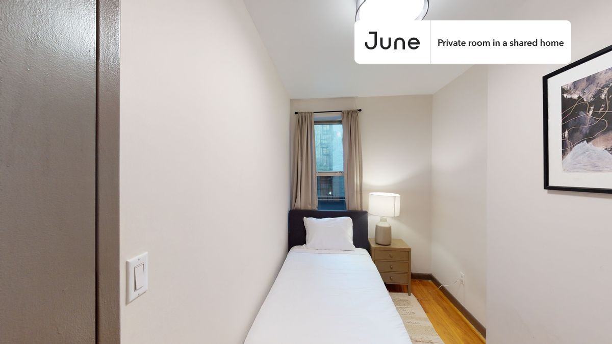 1521 York Ave #B - Photo 4 of 10