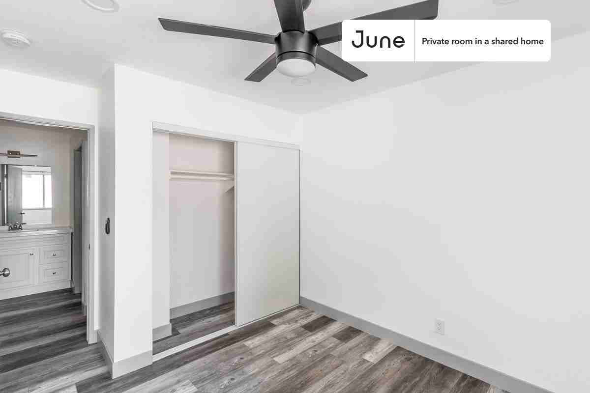 589 N Garfield Ave #B - Photo 4 of 27