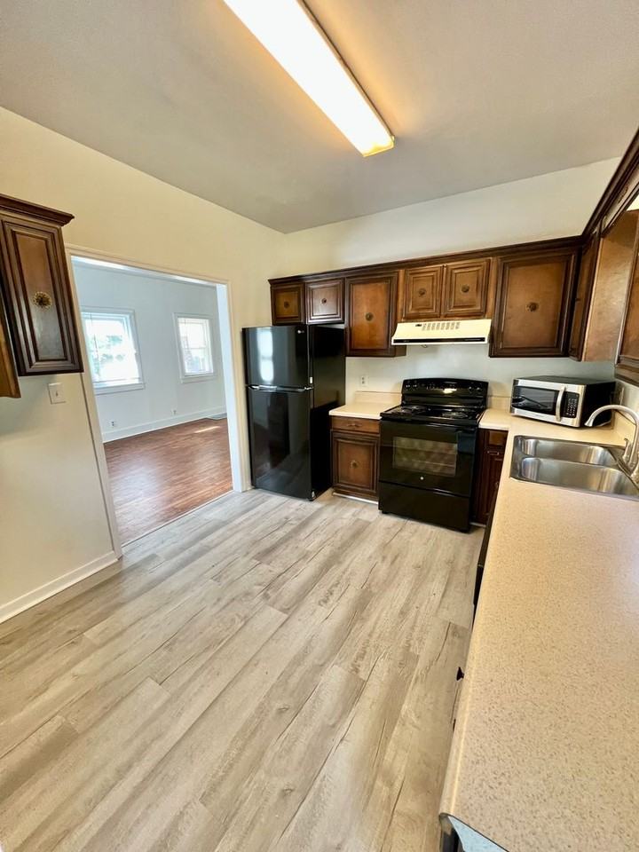 1601 Debow St - Photo 3 of 11