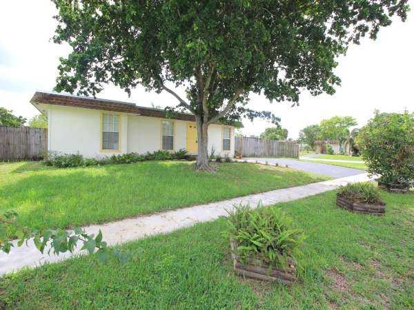 6904 NW 79th St - Photo 2 of 19