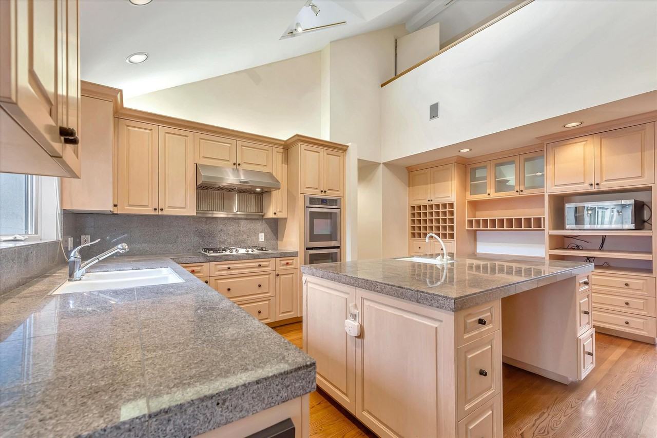 954 Russell Ave - Photo 4 of 50