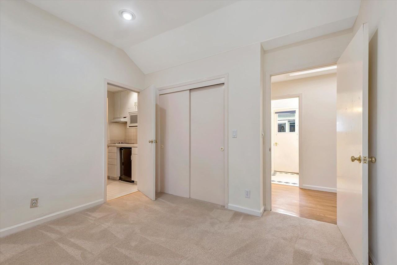 954 Russell Ave - Photo 5 of 50