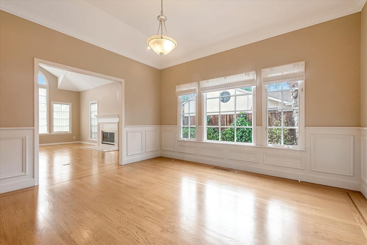 954 Russell Ave - Photo 6 of 50