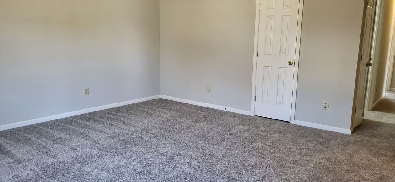 910 Charlotte Dr - Photo 3 of 19