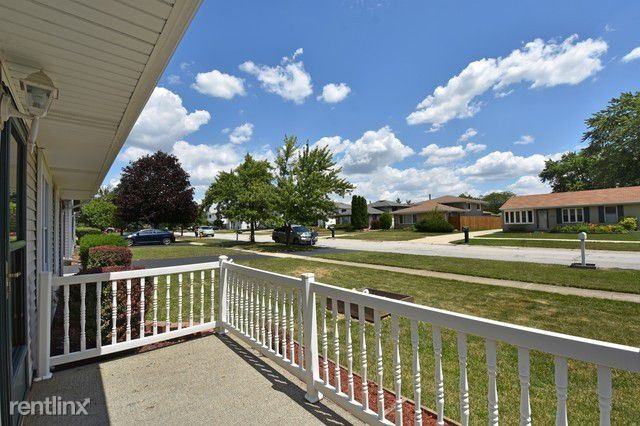 16750 Hobart Ave - Photo 3 of 11