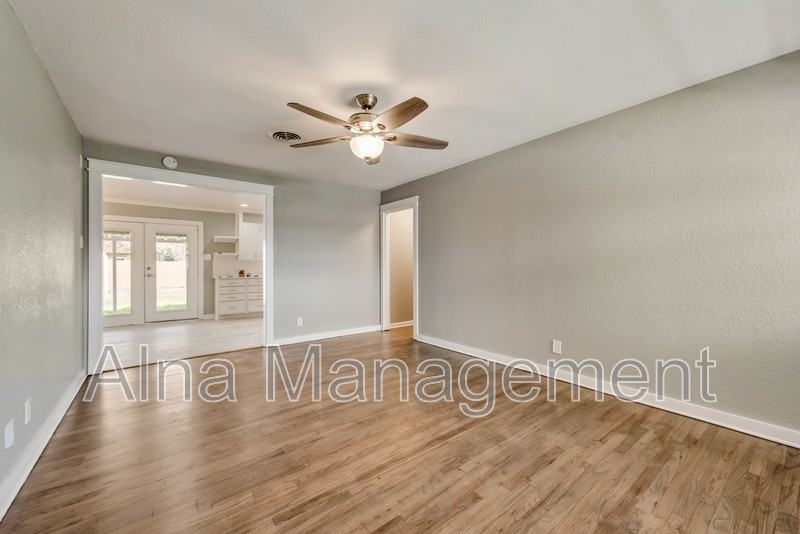 5413 Ammons St - Photo 3 of 20