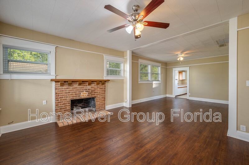 809 E Lime St - Photo 3 of 17